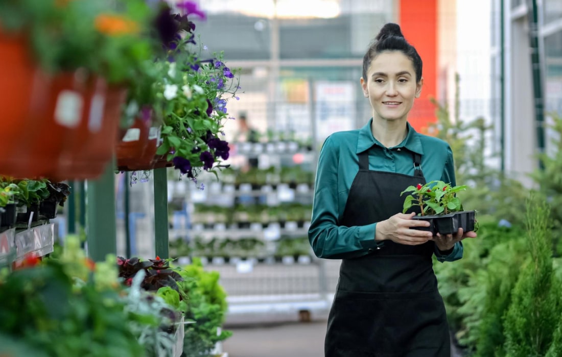 Businesses need community support to stay afloat-封面 garden-min