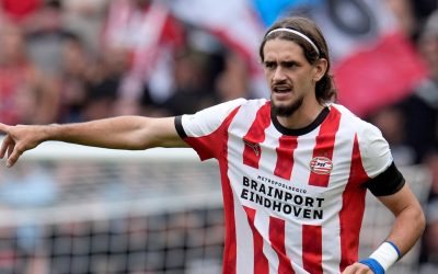 埃因霍温新闻发布会 | 博斯称赞亚雷克的拼劲与谦逊